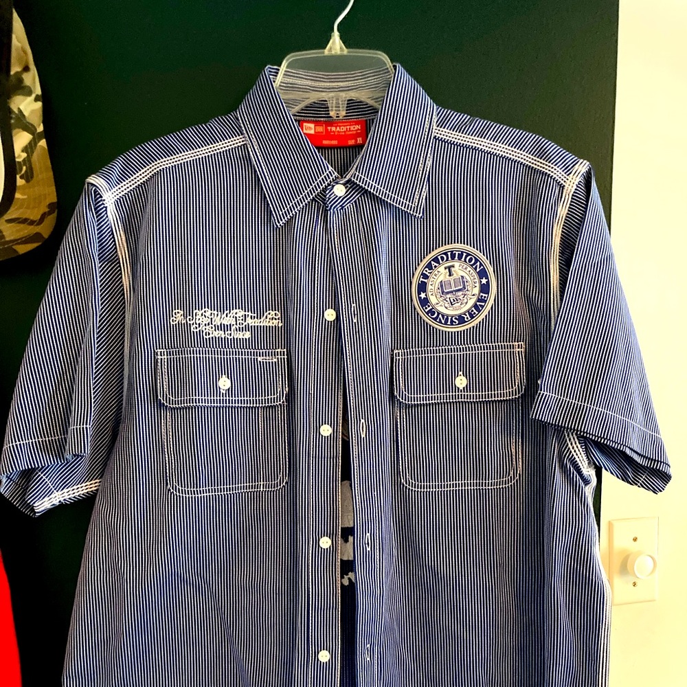 Mens XL Hampton University shirt